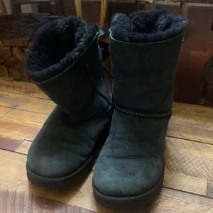 Authentic Ugg Bailey Bow II size 7